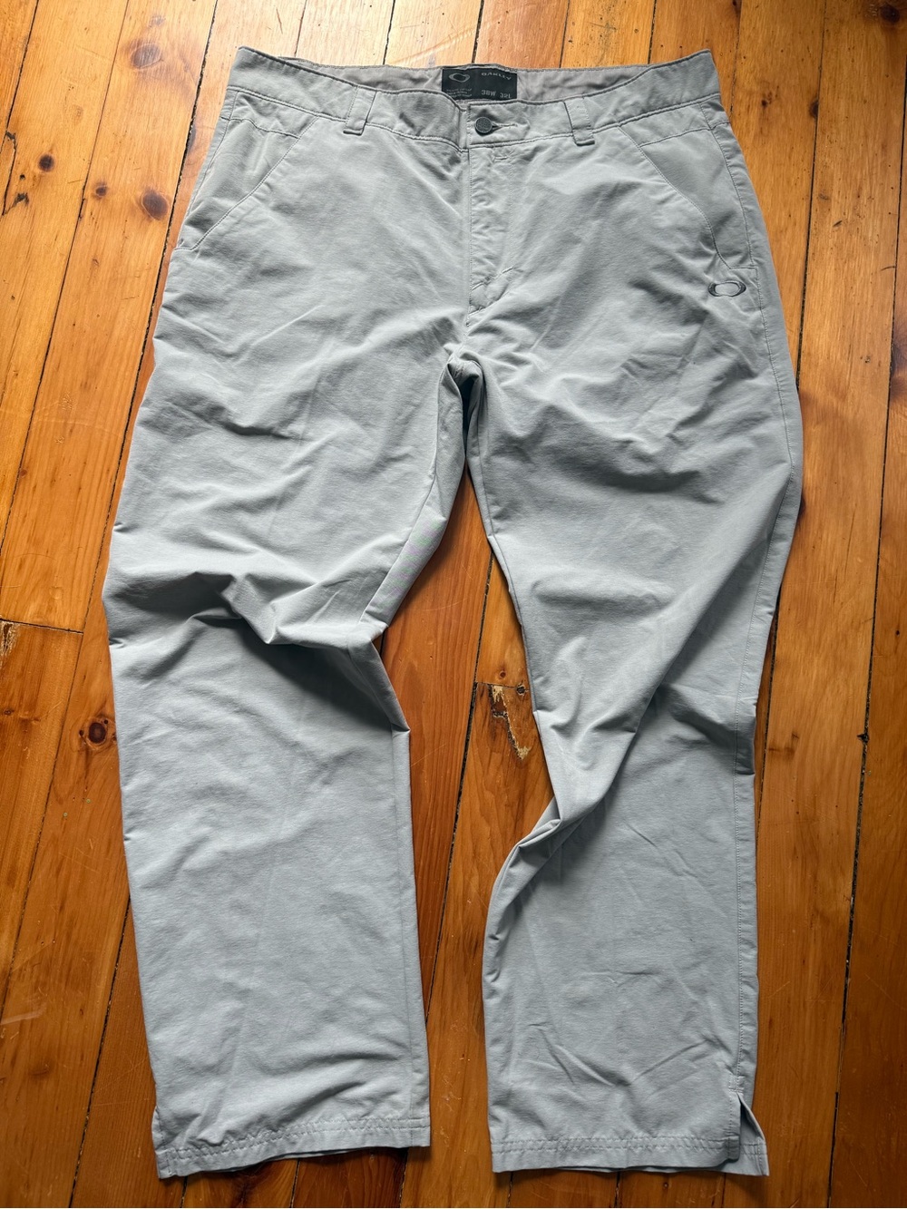 Oakley chinos. Men’s 38x36 hiking golf camping